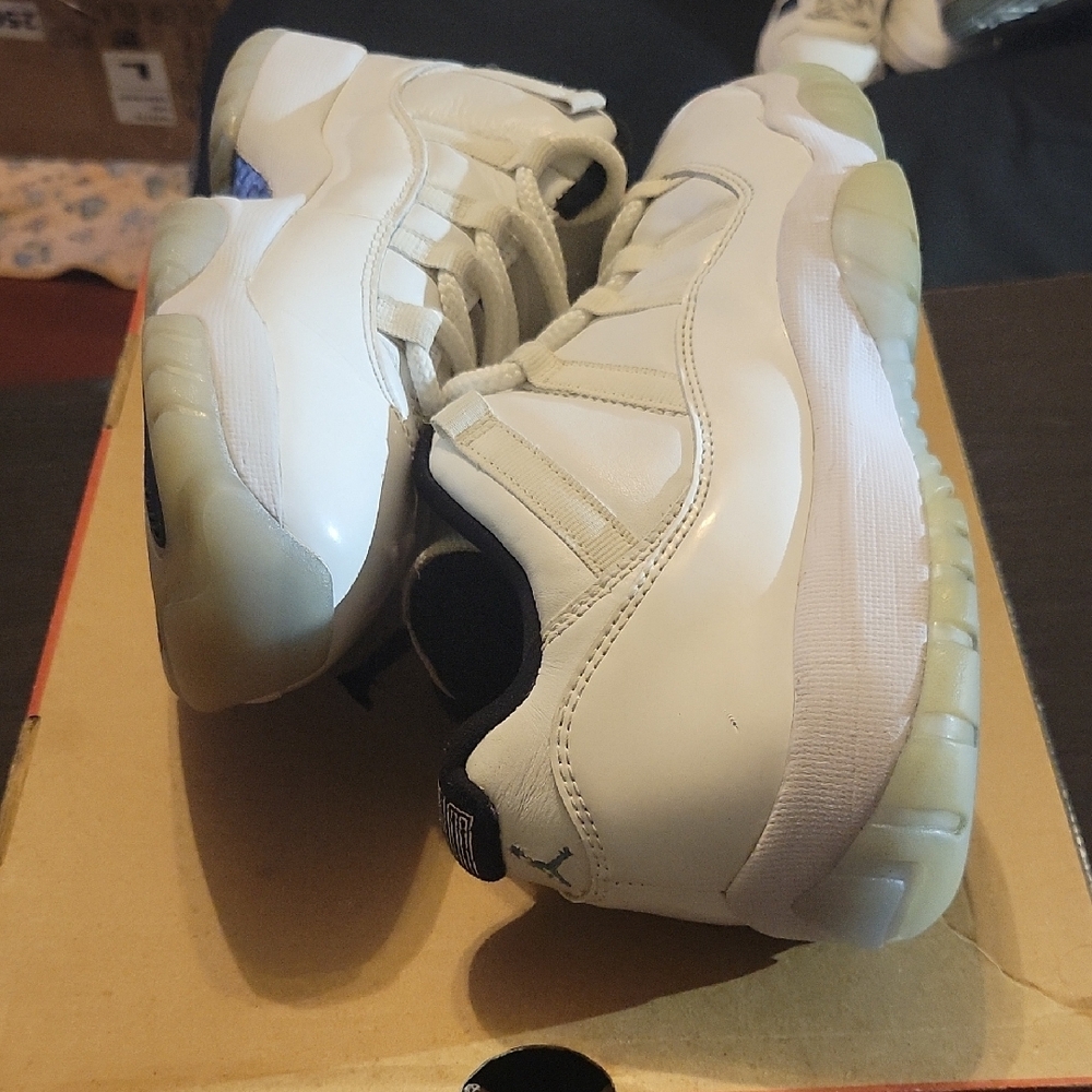 Jordan 11 Retro Low "Legend Blue" (2021) Mens 8 Womens 9.5 EUC W/OG BOX - Picture 8 of 10
